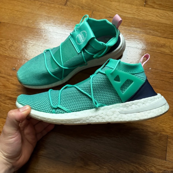 Womens Adidas Boost Shoes - Picture 2 of 9